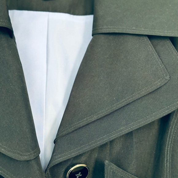 London Fog Black trench coat with lavender lining,hood in size large.Length 36i - Picture 4 of 8